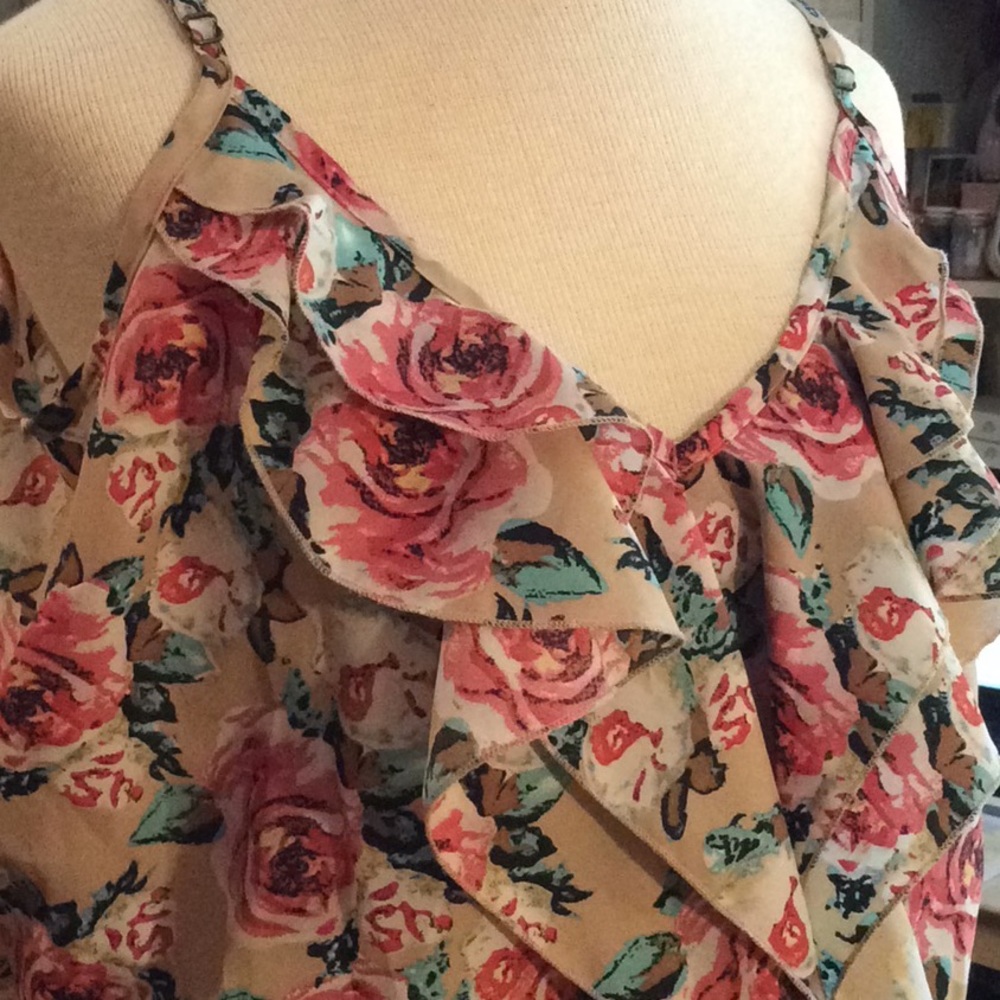 🍄 American Rag Cie Ruffle Tank - Picture 2 of 6